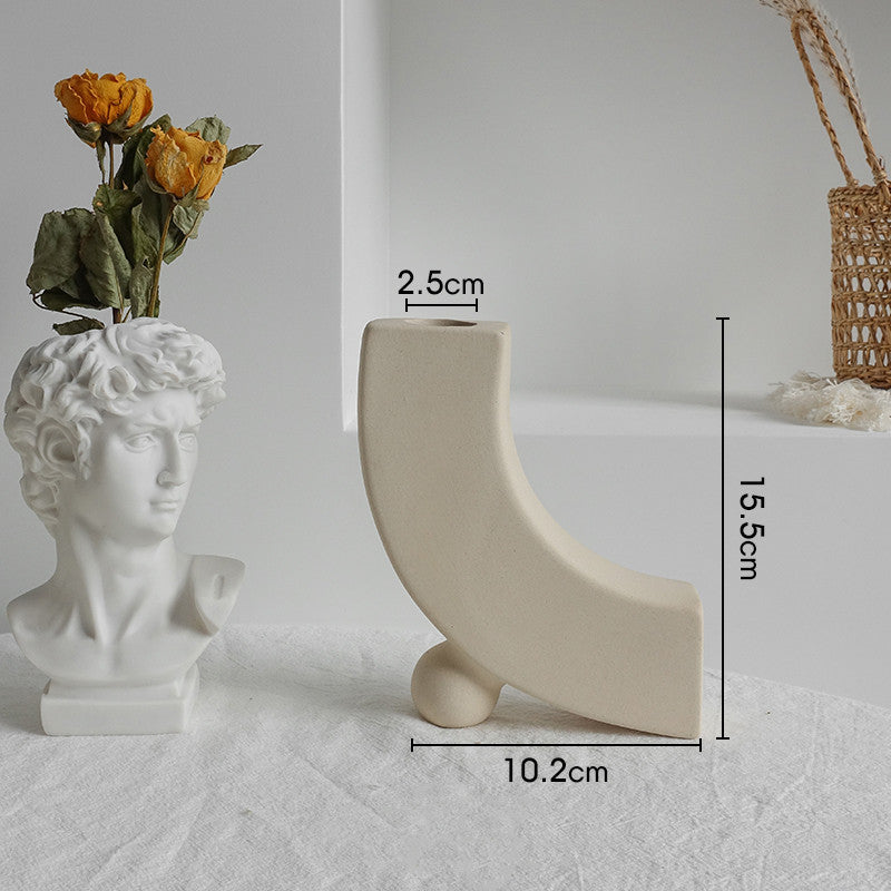 Simplicity Ceramic Vase – Nordic Style Matte Finish for Dried Flower Arrangements