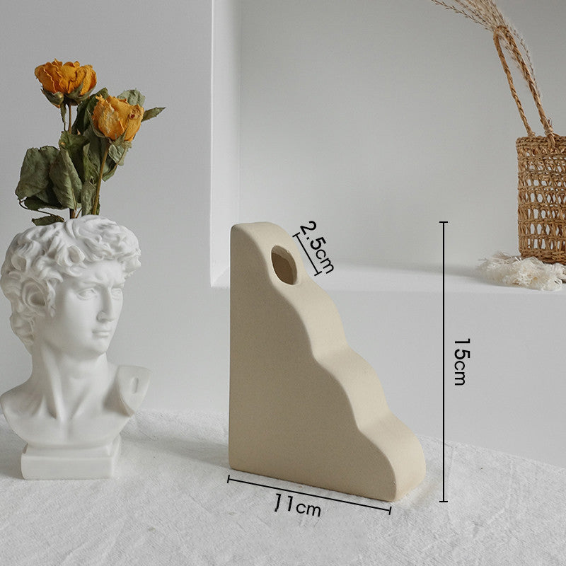 Simplicity Ceramic Vase – Nordic Style Matte Finish for Dried Flower Arrangements
